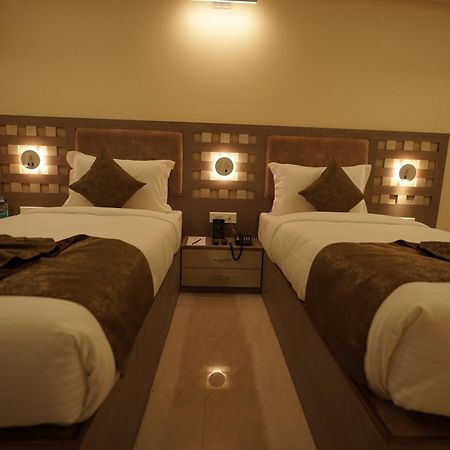 Hotel Bigwig จาบัลปูร์ ภายนอก รูปภาพ
