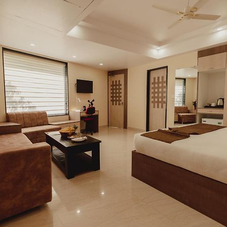 Hotel Bigwig จาบัลปูร์ ภายนอก รูปภาพ