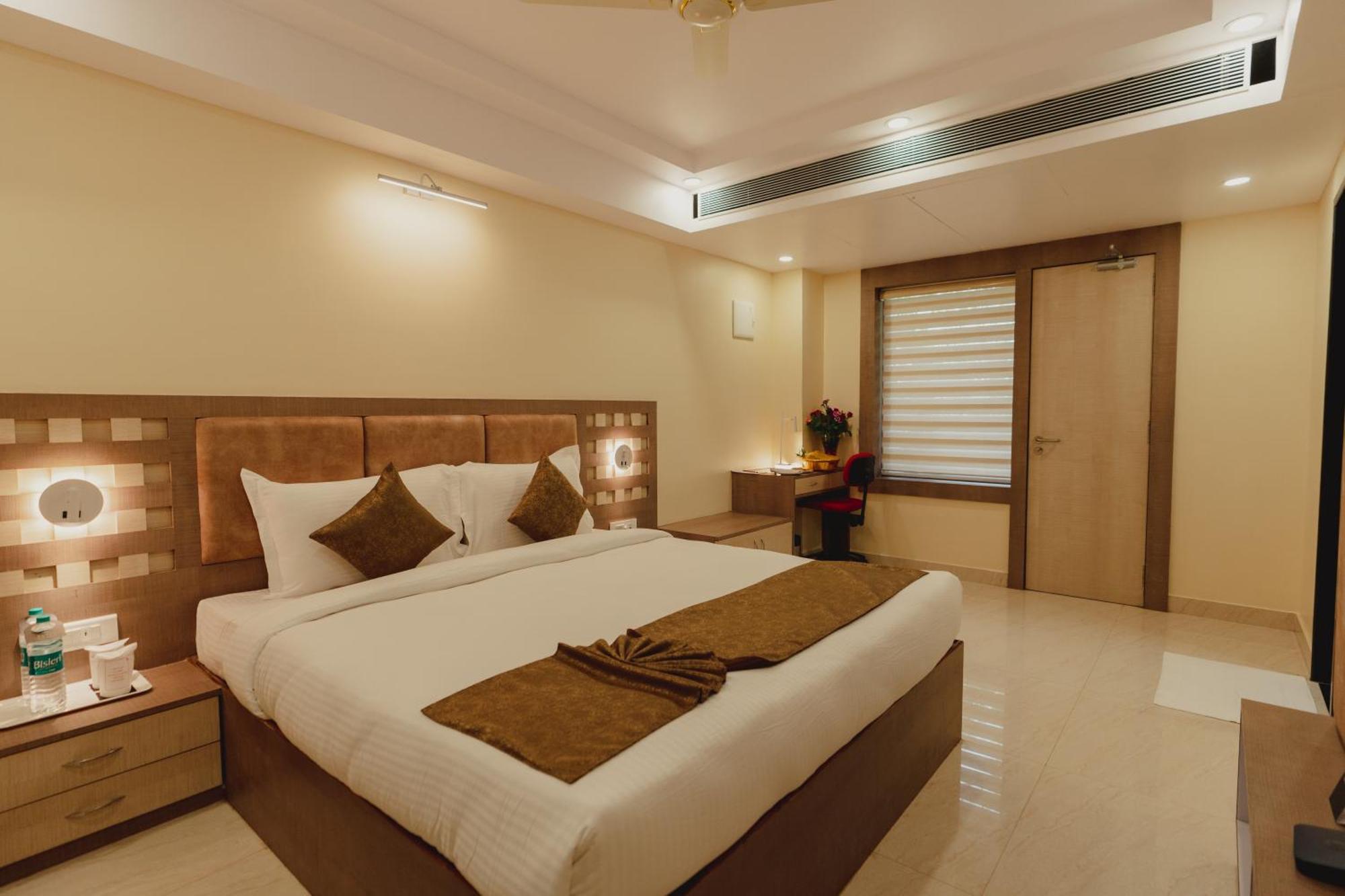 Hotel Bigwig จาบัลปูร์ ภายนอก รูปภาพ
