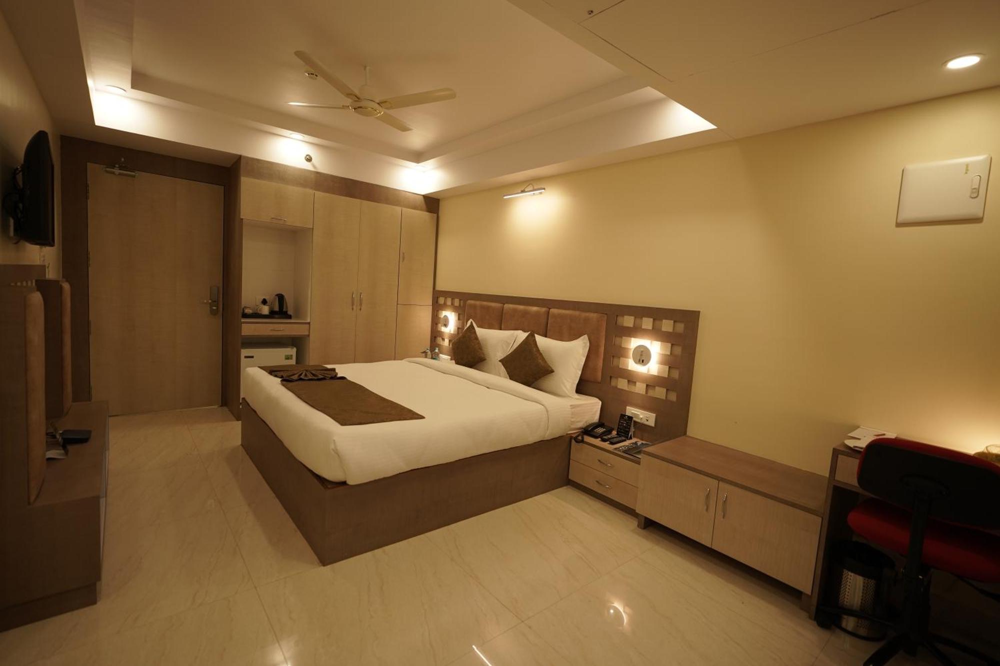 Hotel Bigwig จาบัลปูร์ ภายนอก รูปภาพ